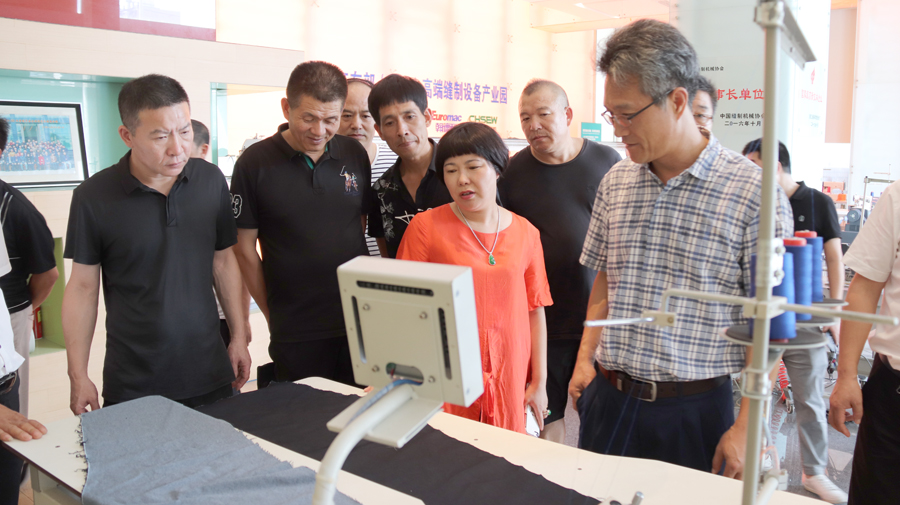 新河鎮(zhèn)人大主席江作巍、紀委書記江志平一行蒞臨美機調(diào)研