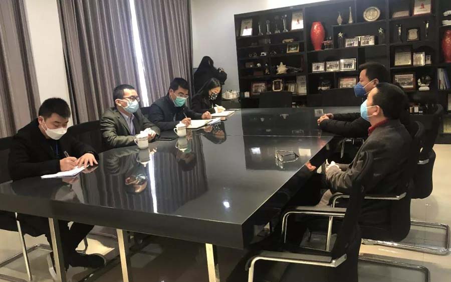 溫嶺市委組織部葉敏智副部長、新河鎮(zhèn)葉曉瓏鎮(zhèn)長蒞臨美機督導疫情防控和復工復產(chǎn)準備工作
