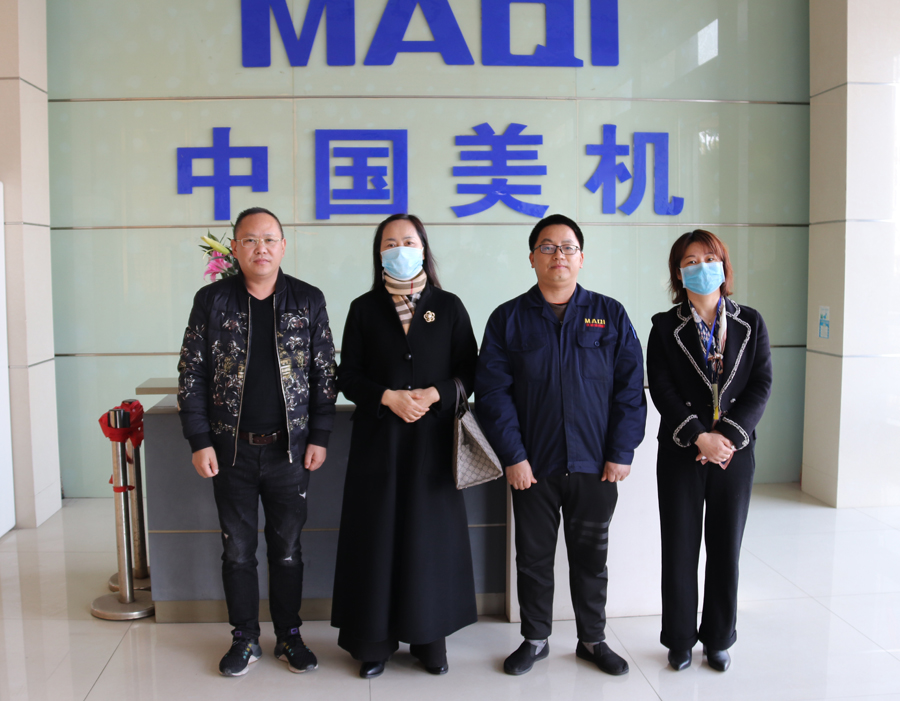 溫嶺市紅十字會(huì)趙玲副會(huì)長(zhǎng)、“春桂?愛相髓”基金黃杏云一行慰問(wèn)美機(jī)愛心員工韓永林 發(fā)布者：  發(fā)布時(shí)間：2021-01-30