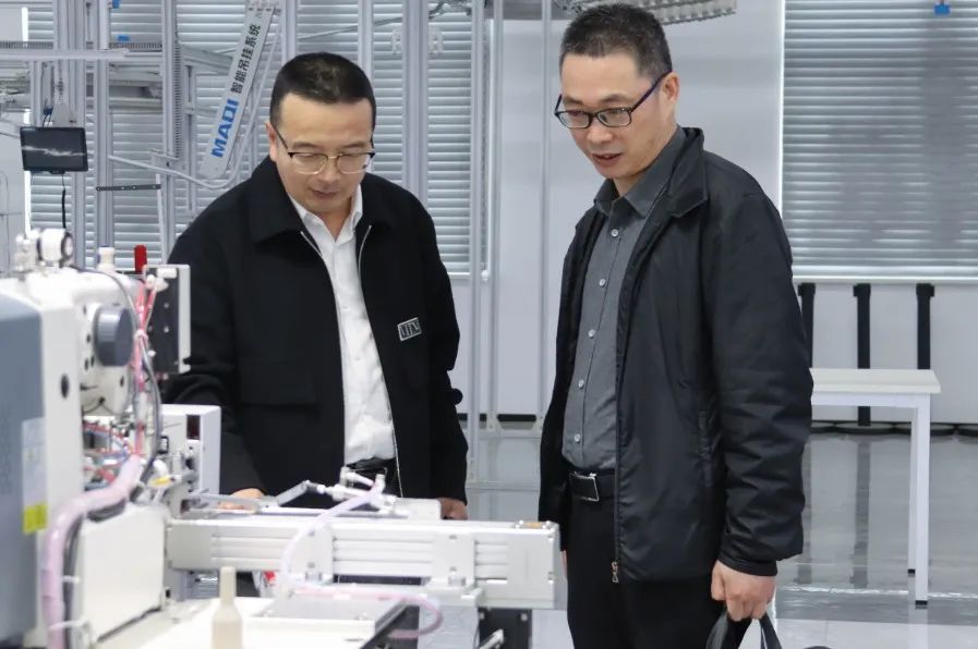 溫嶺市稅務(wù)局黨委書記、局長戴亨聰蒞臨美機(jī)調(diào)研